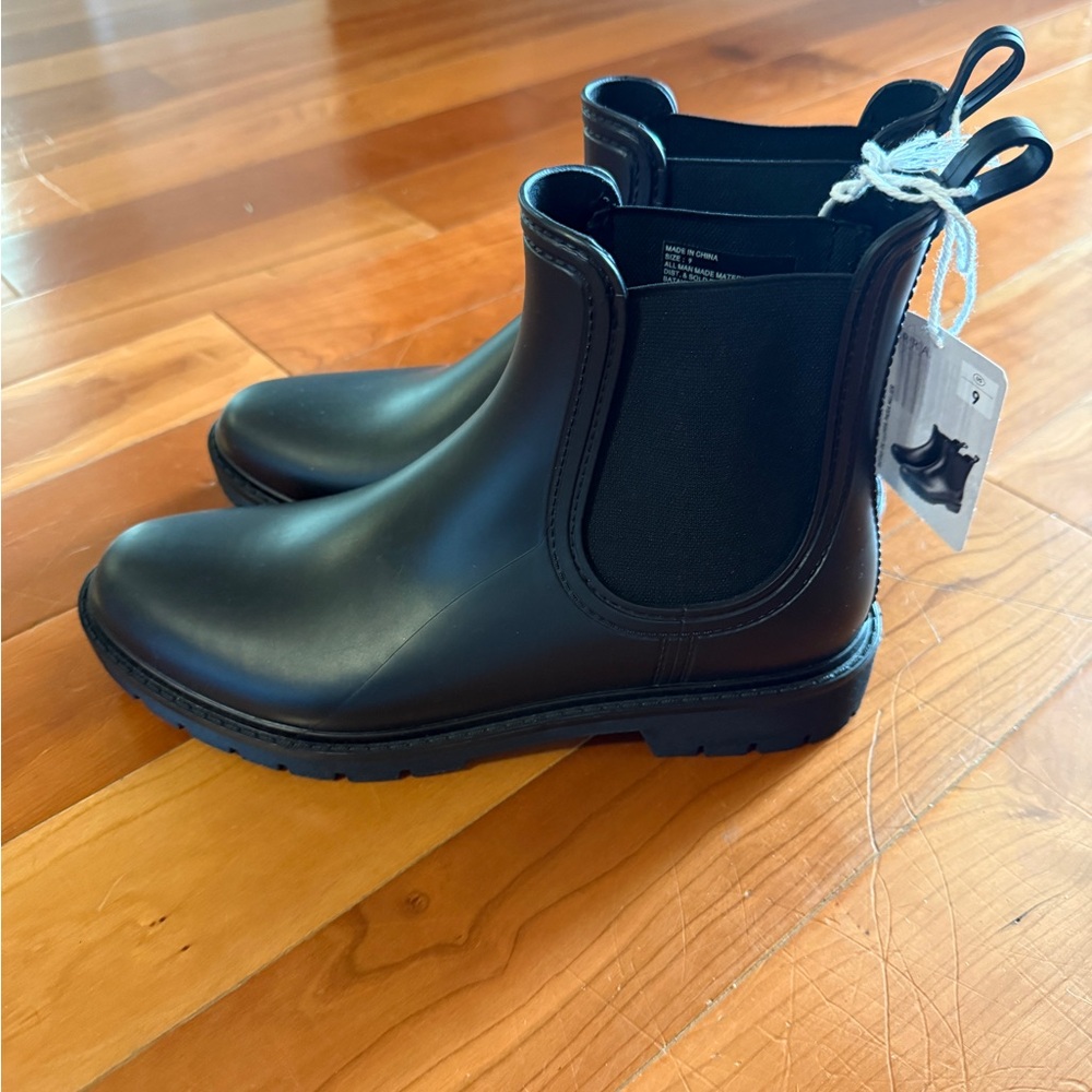 Serra Black Ankle Boots - Picture 2 of 5
